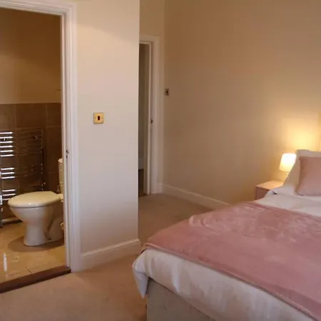 Mostyn Villa 2 Free Private Parking Llandudno Exterior photo