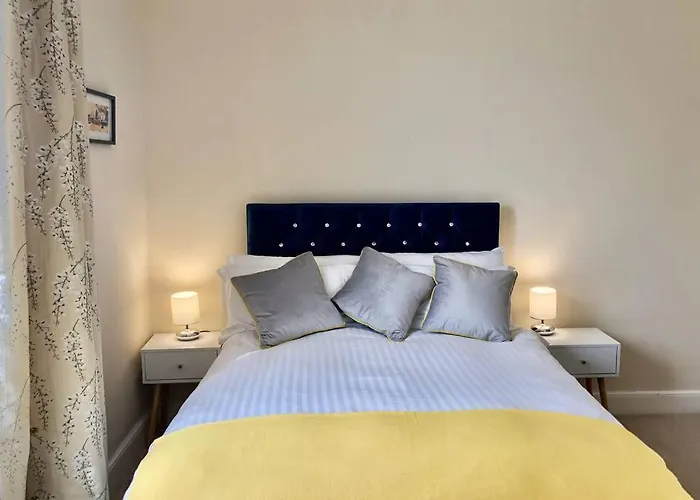 Mostyn Villa 2 Free Private Parking